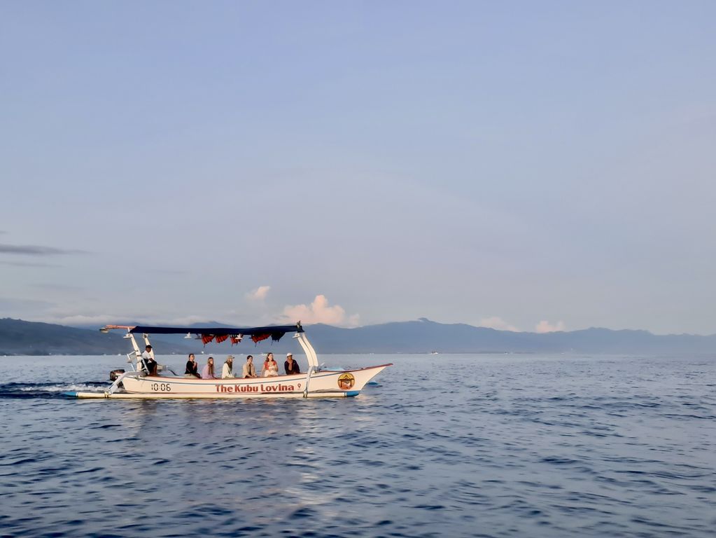Bali boot op zee